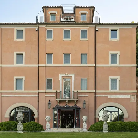 Lattanzi 5* Marina Palmense